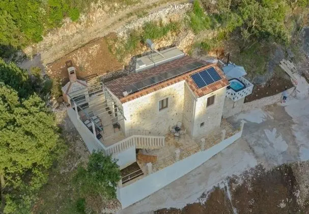 Ev (Irena - secluded paradise - H(4+1))