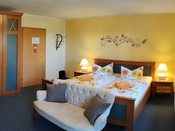 Family Oda, 1 Büyük (Queen) Boy Yatak ve Çekyat, Dağ Manzaralı