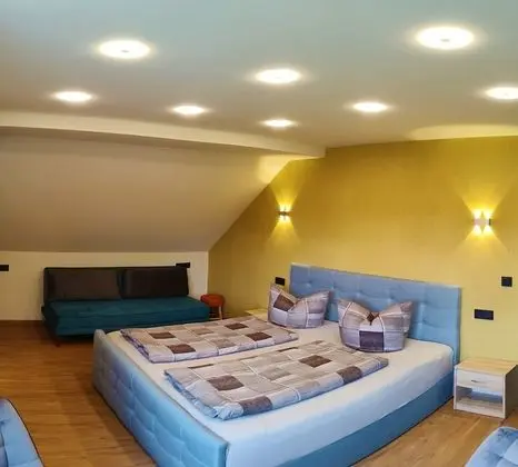 Family Oda, 1 Büyük (Queen) Boy Yatak ve Çekyat, Dağ Manzaralı