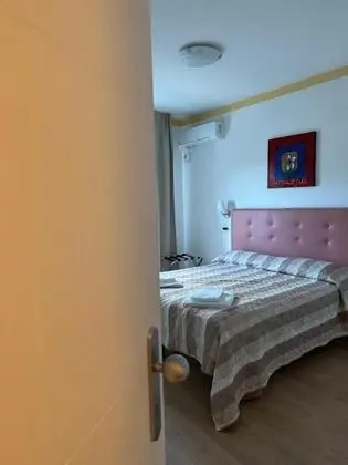 Tek Büyük veya İki Ayrı Yataklı Oda (Balcone)