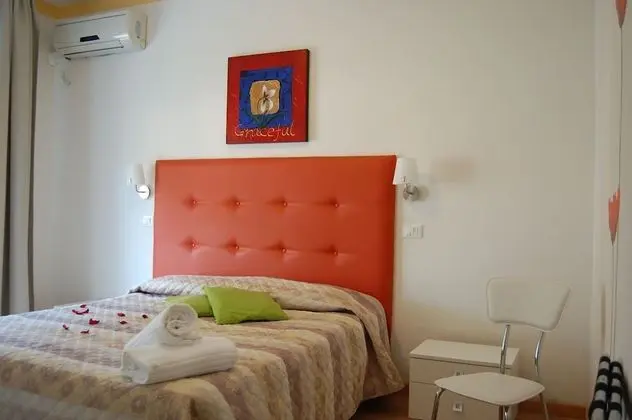 Tek Büyük veya İki Ayrı Yataklı Oda (Balcone)