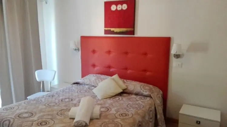 Tek Büyük veya İki Ayrı Yataklı Oda (Balcone)