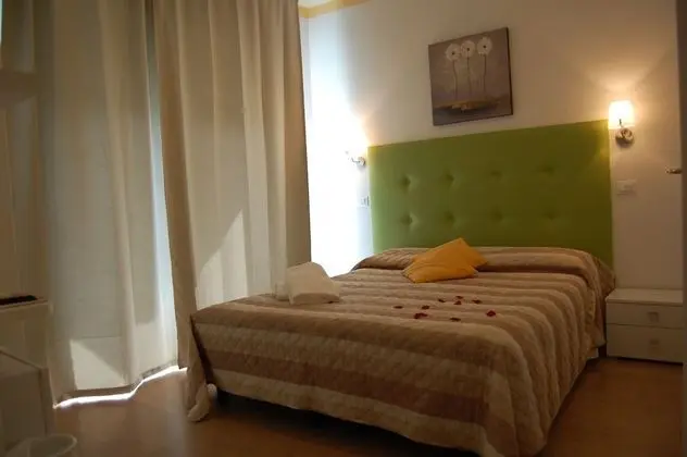 Tek Büyük veya İki Ayrı Yataklı Oda (Balcone)
