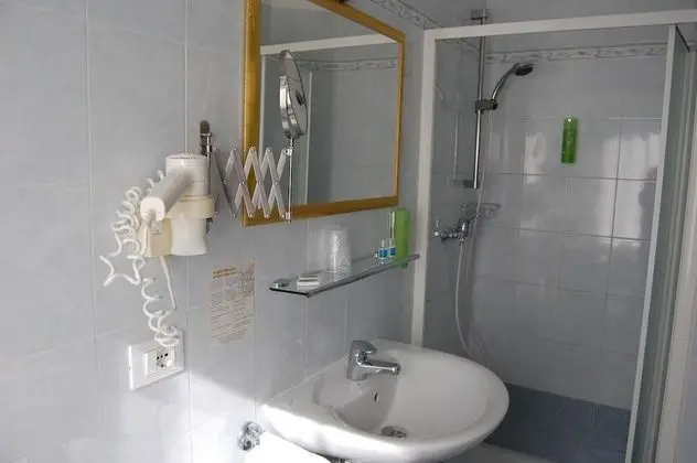 Tek Büyük veya İki Ayrı Yataklı Oda (Balcone)