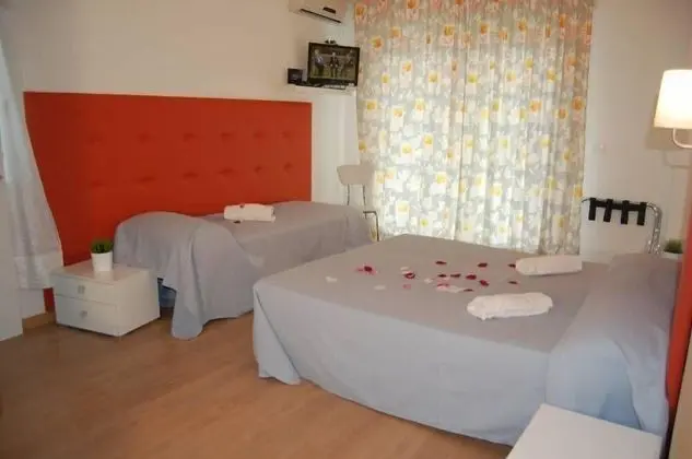 Üç Kişilik Oda