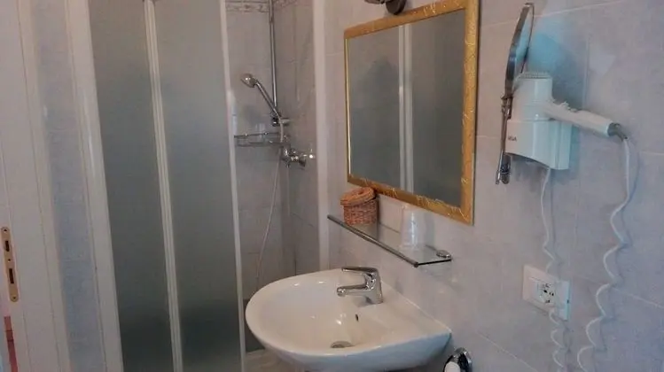 Üç Kişilik Oda