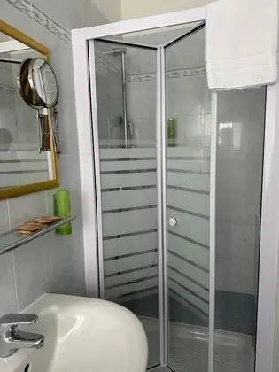 Üç Kişilik Oda