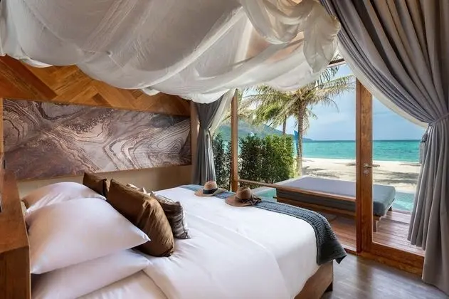 Sand Beachfront Pool Villa