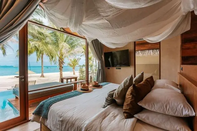 Sand Beachfront Pool Villa