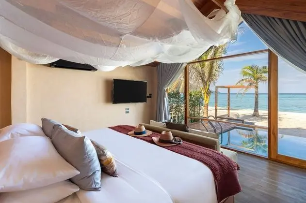 Sun Beachfront Pool Villa