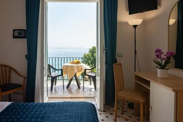Superior Tek Büyük Yataklı Oda, Balkon, Deniz Manzaralı