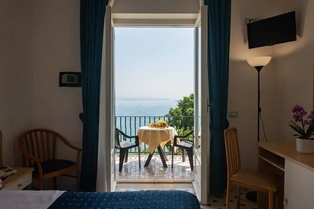 Superior Tek Büyük Yataklı Oda, Balkon, Deniz Manzaralı