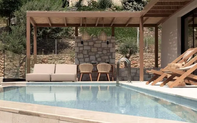 Hilltop Suite Private pool - Garden or Side Sea view
