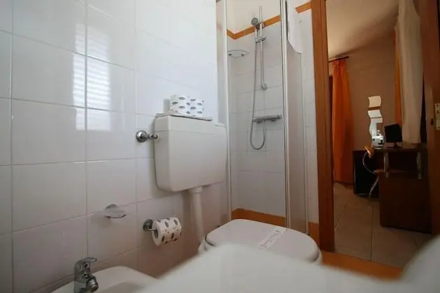 Standard Tek Büyük Yataklı Oda (Al primo piano)