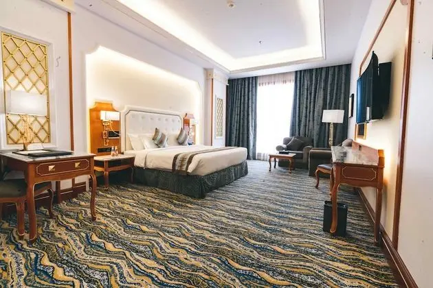 Deluxe Premier Suite (King Bed or 2 Twin Beds)