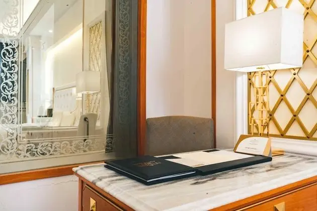 Deluxe Premier Suite (King Bed or 2 Twin Beds)