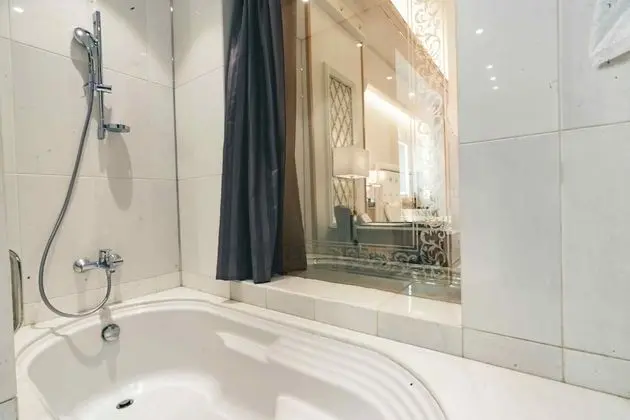 Deluxe Premier Suite (King Bed or 2 Twin Beds)