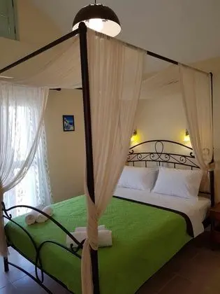 Stüdyo, Havuz Manzaralı