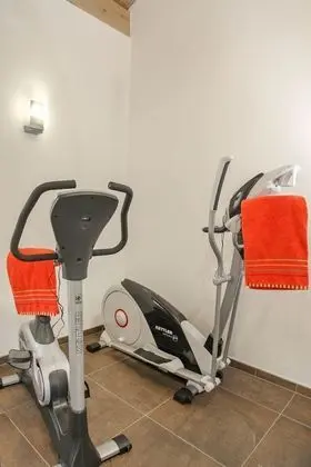 Ev