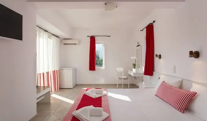 Standard Tek Büyük Yataklı Oda, Veranda, Kısmi Deniz Manzaralı