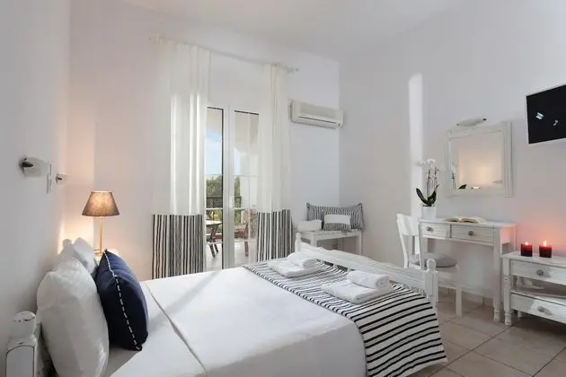 Standard Tek Büyük Yataklı Oda, Veranda, Kısmi Deniz Manzaralı