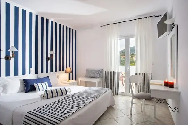Standard Tek Büyük Yataklı Oda, Veranda, Kısmi Deniz Manzaralı