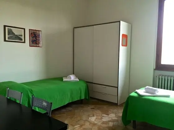 Tek Büyük Yataklı Oda, Ortak Banyo