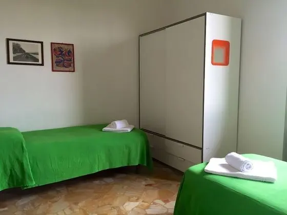 Tek Büyük Yataklı Oda, Ortak Banyo