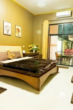 Private Room 1 (Shared Bathroom)