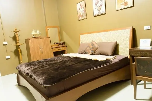 Private Room 1 (Shared Bathroom)