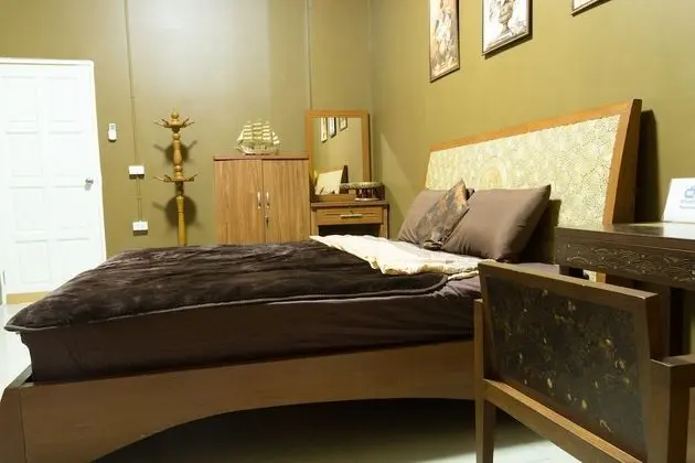 Private Room 1 (Shared Bathroom)