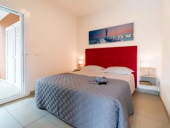 Ev