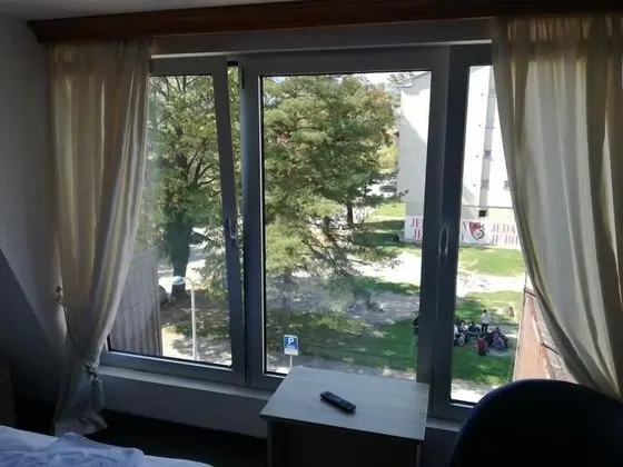 Üç Kişilik Oda