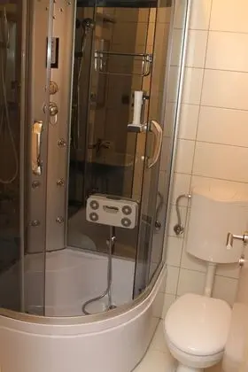 Üç Kişilik Oda