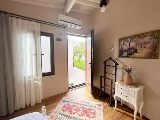 Çift Kişilik, Bahçe Manzaralı