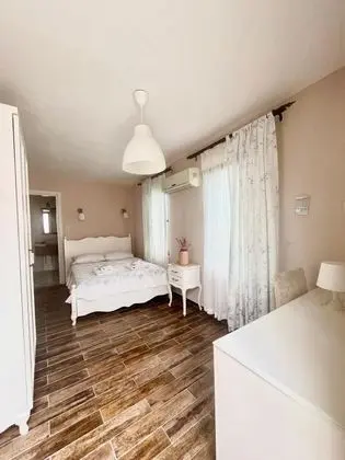 Çift Kişilik, Bahçe Manzaralı