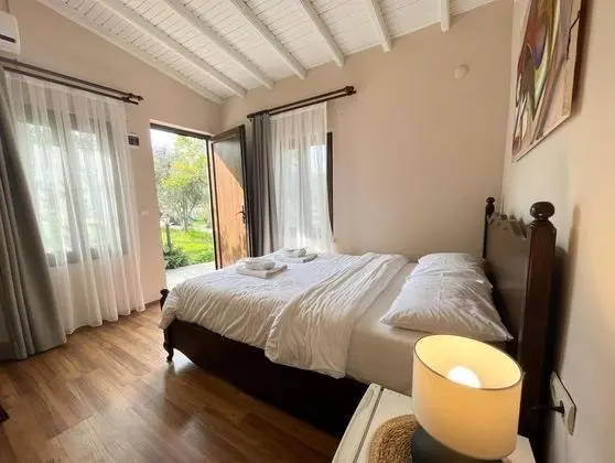 Çift Kişilik, Bahçe Manzaralı