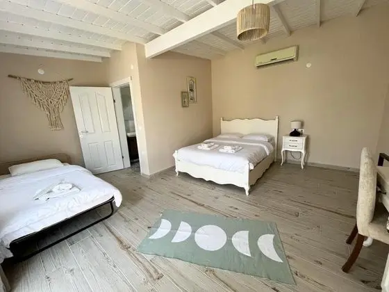 Triple, Bahçe Manzaralı