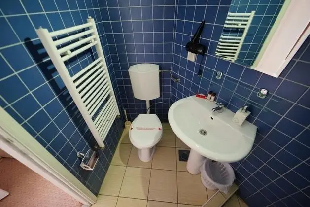 Üç Kişilik Oda