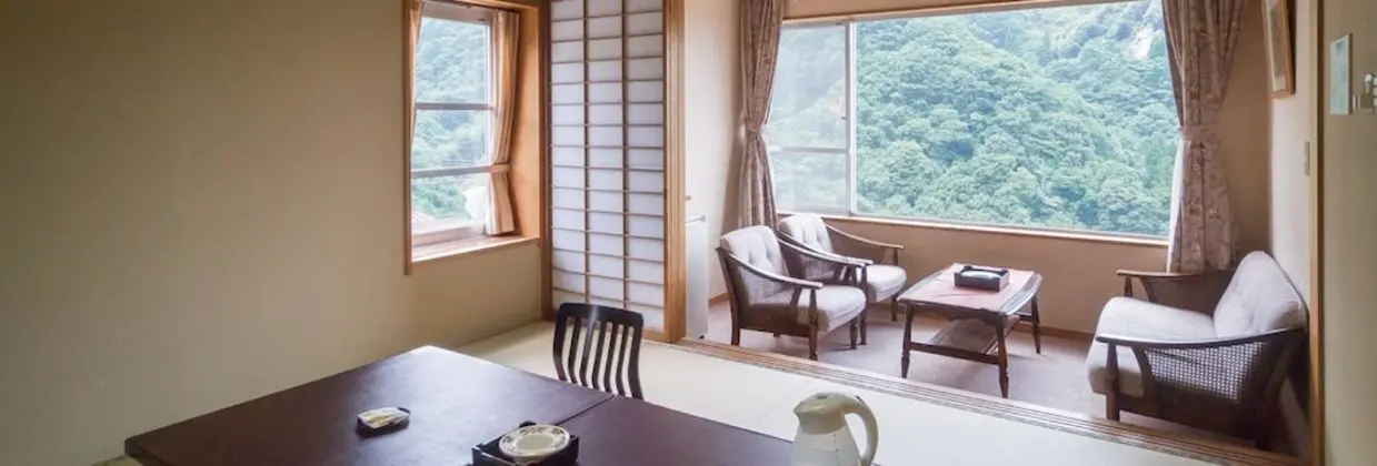 Traditional Oda, Dağ Manzaralı (Japanese-Style)