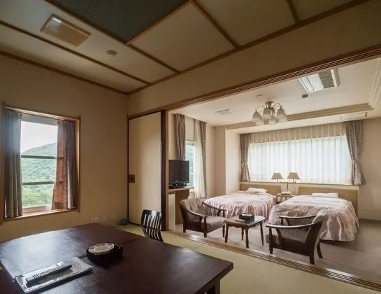 Traditional Oda, Dağ Manzaralı (Japanese-Western Style)