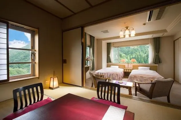 Traditional Oda, Dağ Manzaralı (Japanese-Western Style)