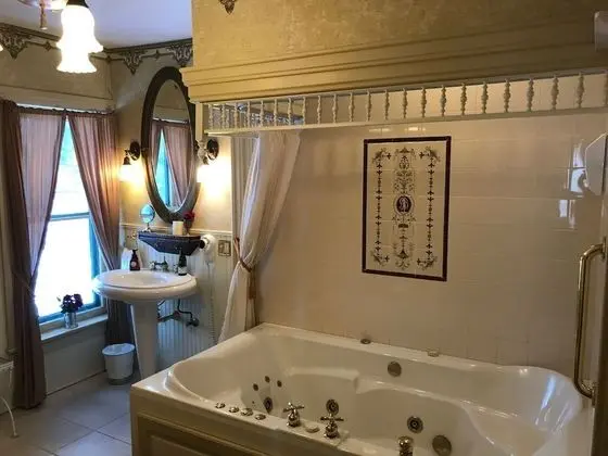 Luxury Oda