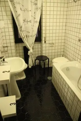 Comfort Üç Kişilik Oda, Ortak Banyo