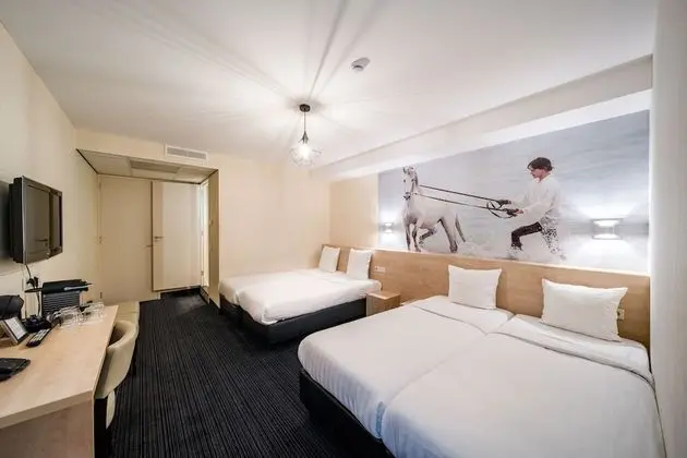 Quadruple Souterrain Room