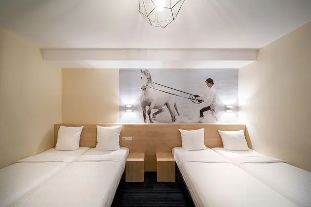 Quadruple Souterrain Room