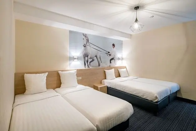 Quadruple Souterrain Room