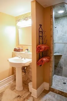 Superior Oda, Banyolu/Duşlu, Bahçe Manzaralı (Chisholm Trail Room)