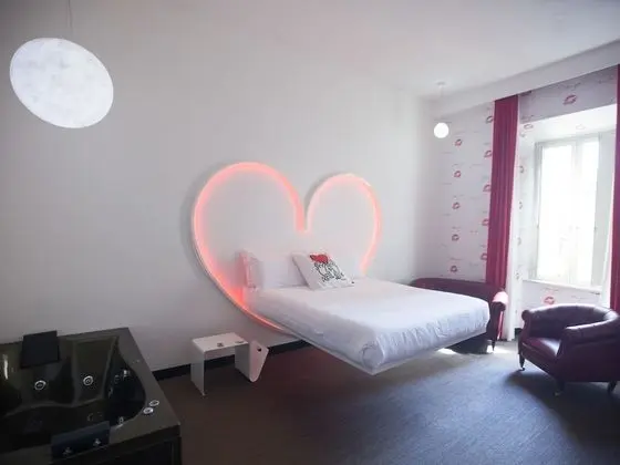 Romantic Tek Büyük Yataklı Oda