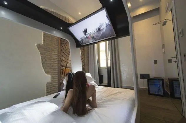 Superior Tek Büyük Yataklı Oda (iCube)